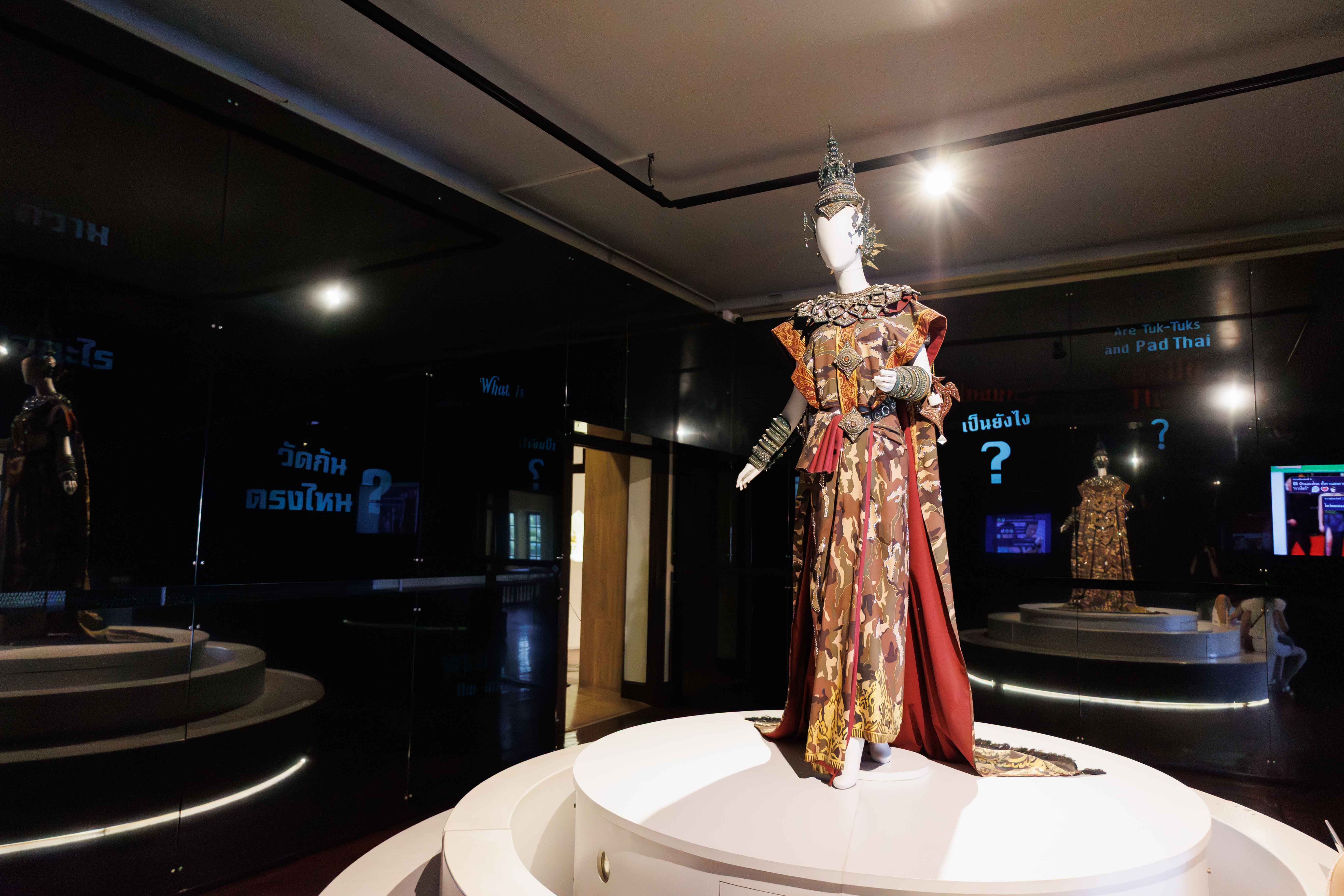 Talat Noi flea market