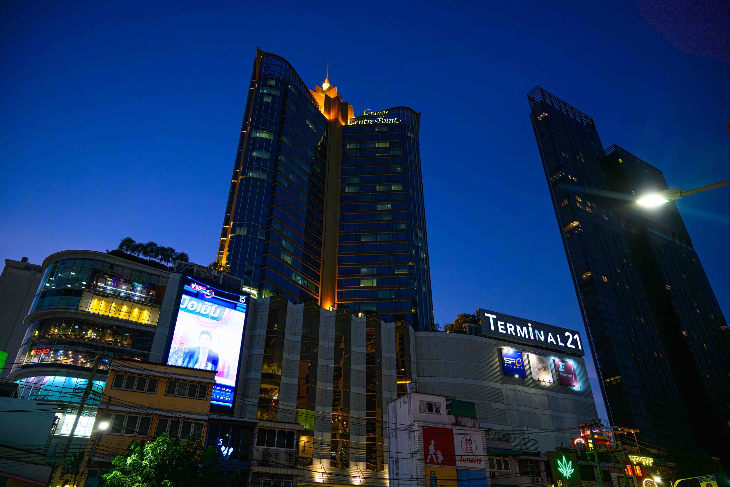Wat Phra Kaew Golden Chedu